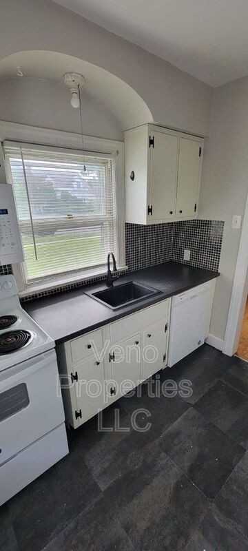186 Winthrop Ave - Photo 4 of 30