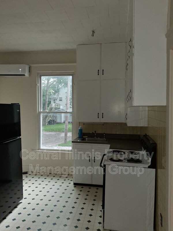 505 E Locust St