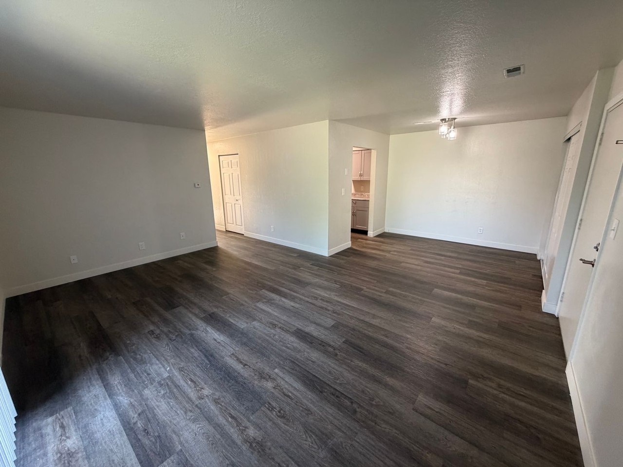 305 Locust St W - Photo 6 of 19