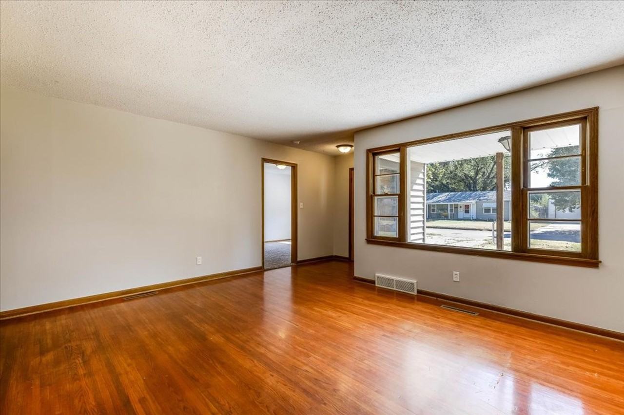 2907 S Fern St - Photo 4 of 23