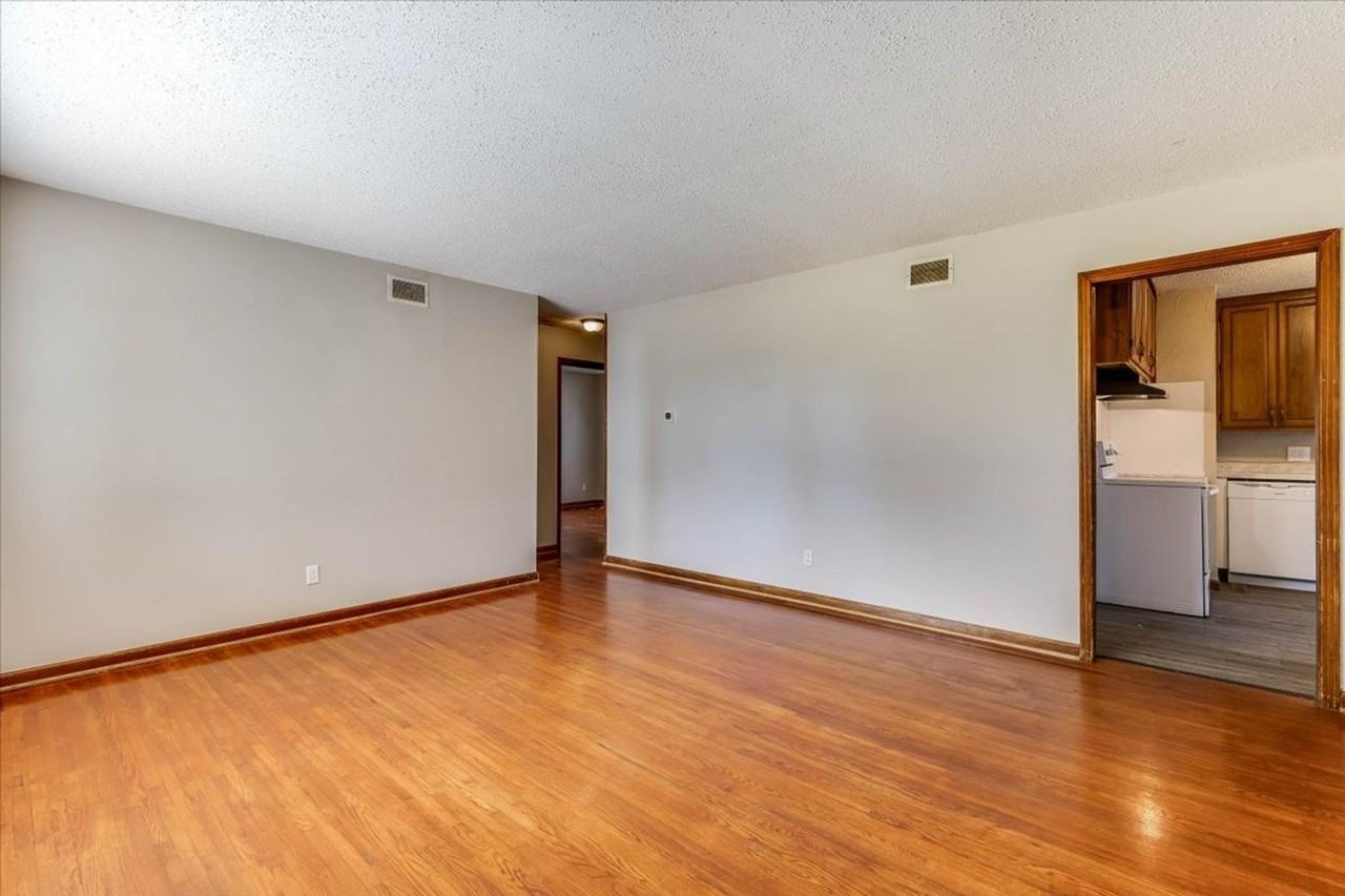 2907 S Fern St - Photo 5 of 23
