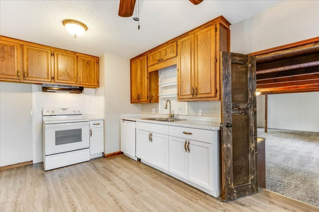 2907 S Fern St - Photo 7 of 23