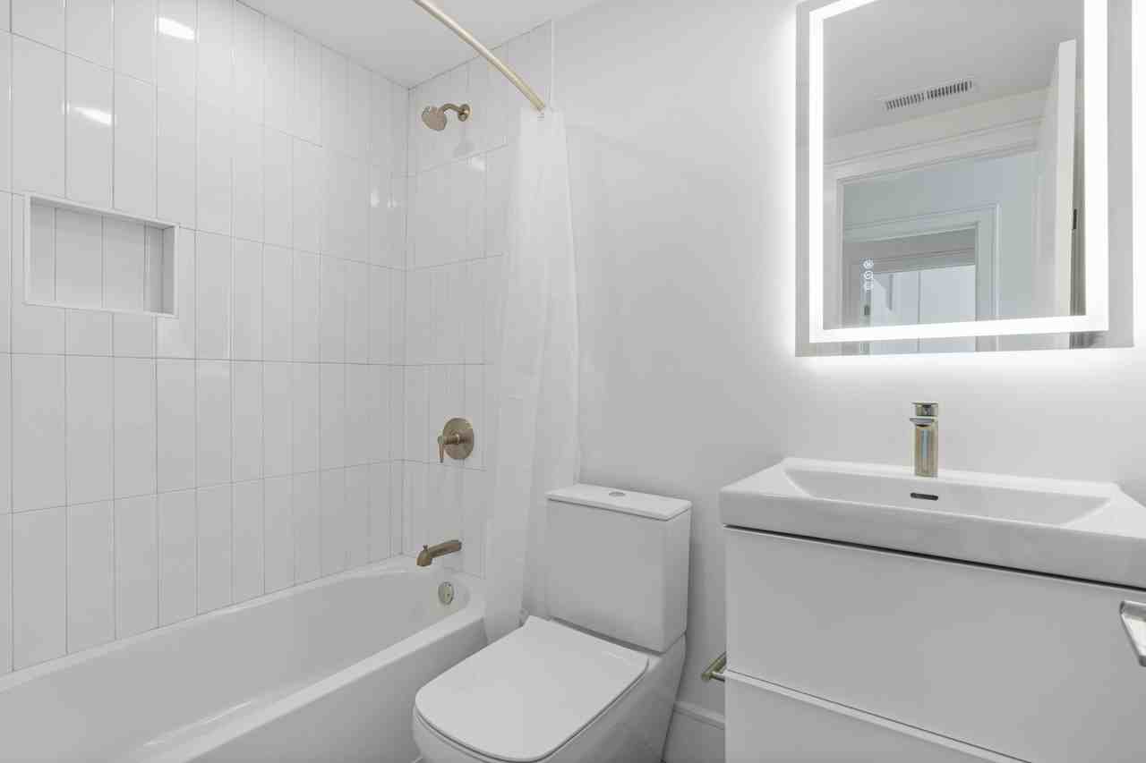 300-1581 Beacon St #2 - Photo 6 of 12