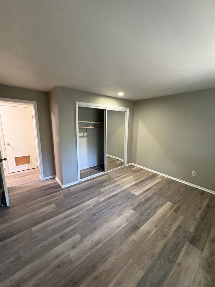 Peoria Place Apartments - Photo 2 of 16