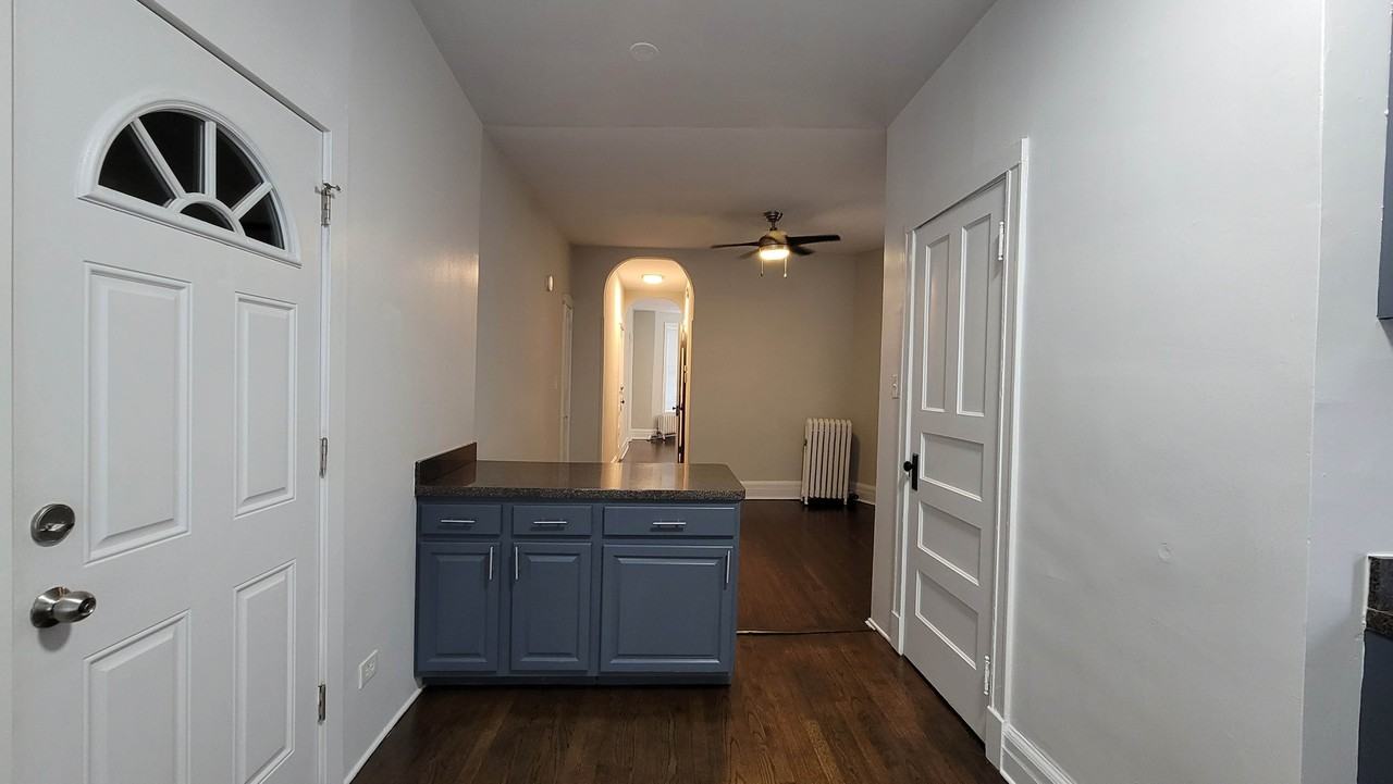 1109 W Grace St #3 - Photo 2 of 13