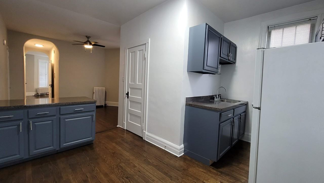 1109 W Grace St #3 - Photo 3 of 13