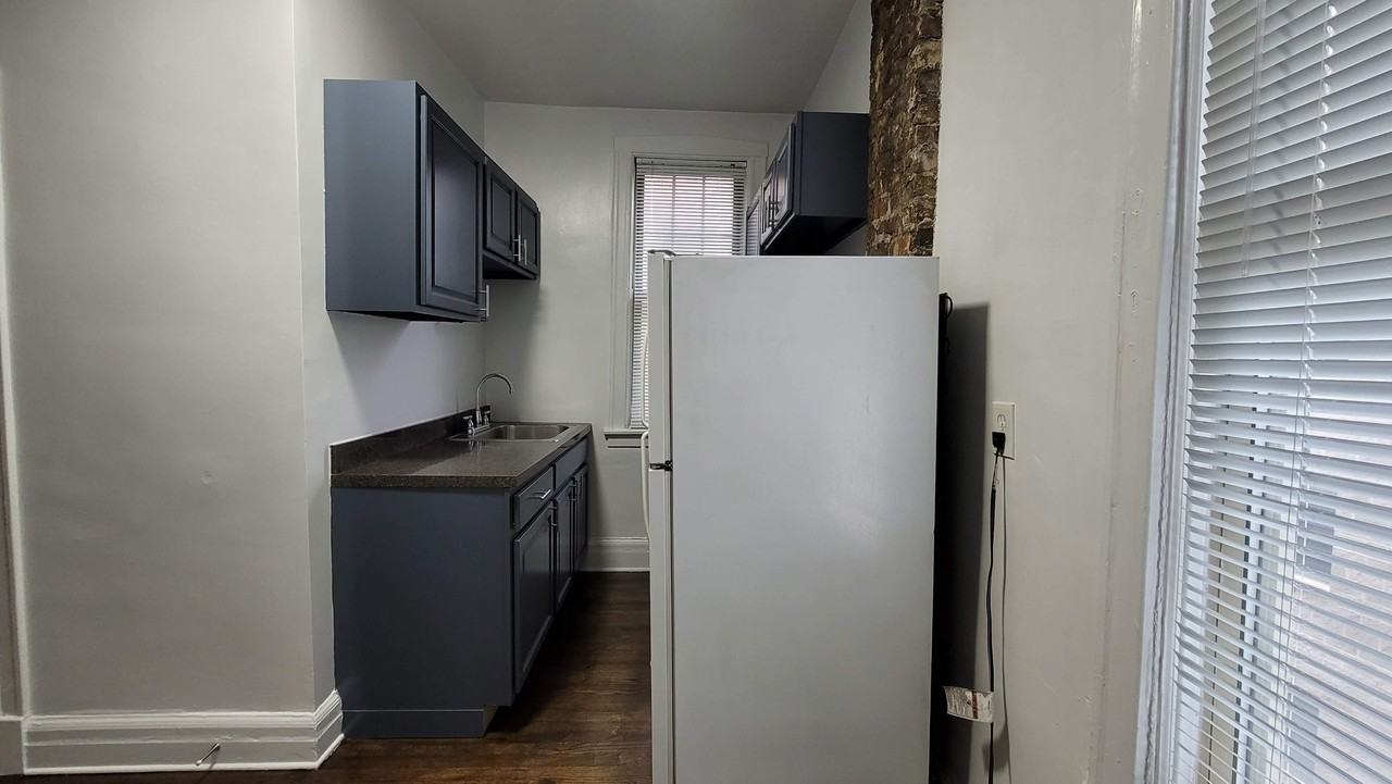 1109 W Grace St #3 - Photo 4 of 13