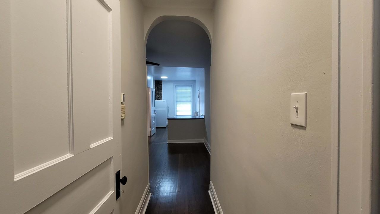 1109 W Grace St #3 - Photo 5 of 13