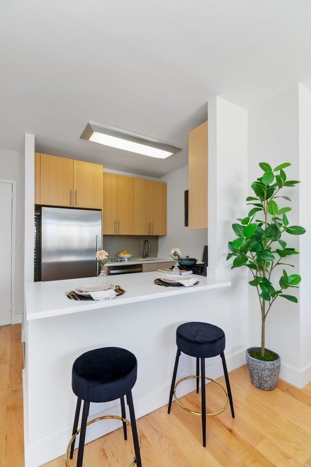 110 Horatio St - Photo 2 of 31