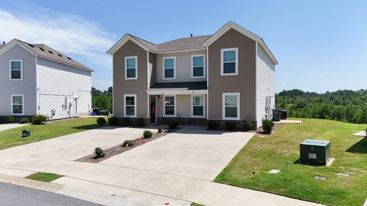 125 Adger Rd - Photo 3 of 26
