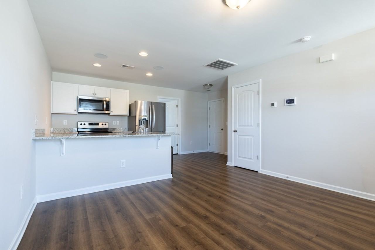 125 Adger Rd - Photo 7 of 26