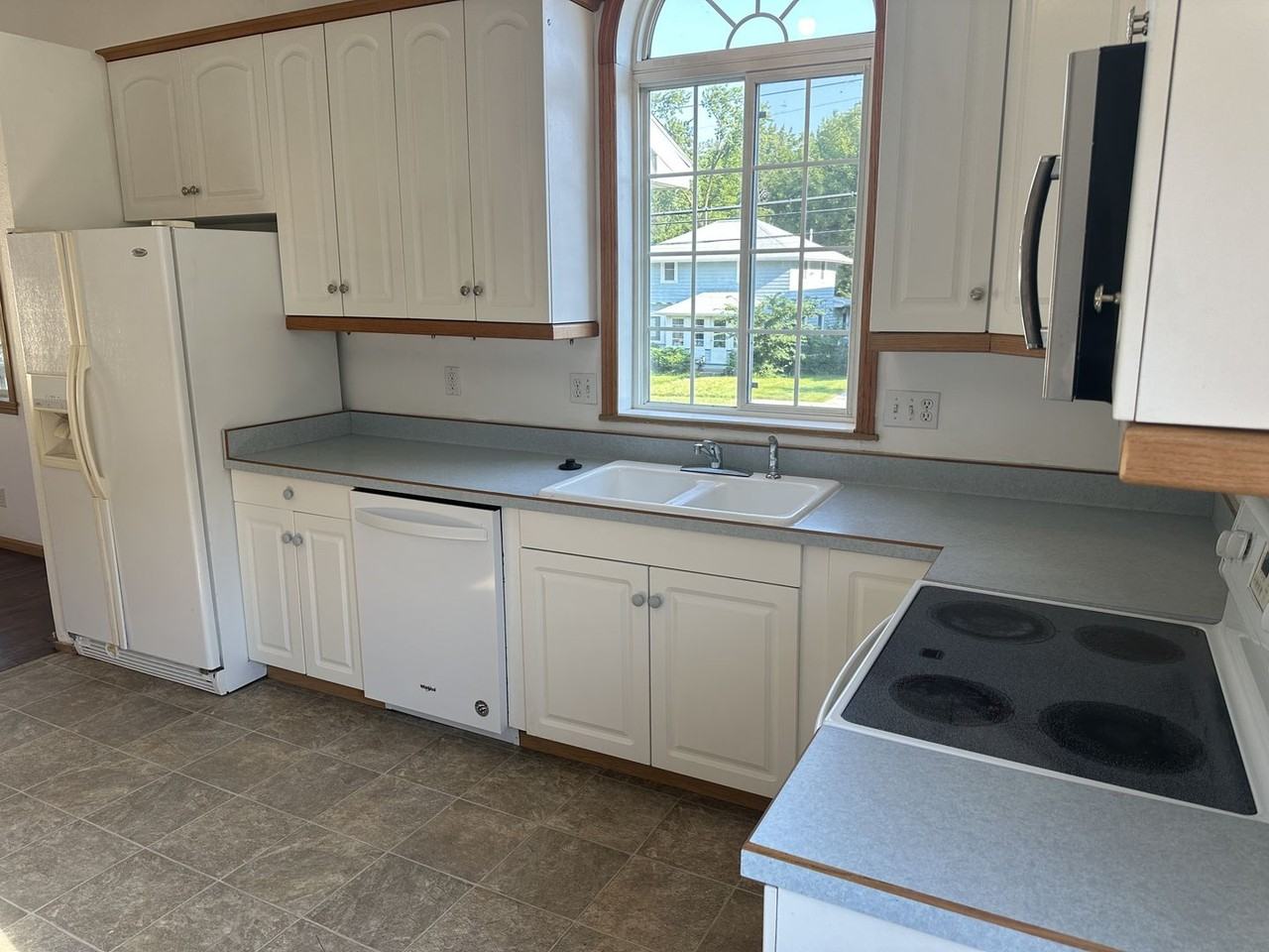 2808 Oakland St - Photo 4 of 29