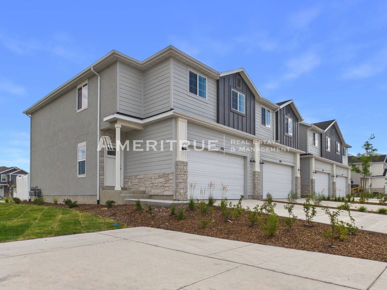 453 E 650 N - Photo 6 of 43