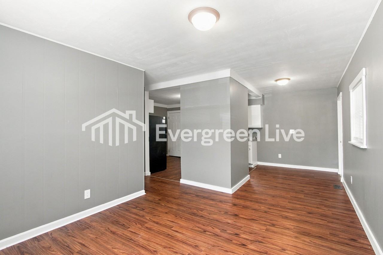 2825 Draper St - Photo 3 of 15