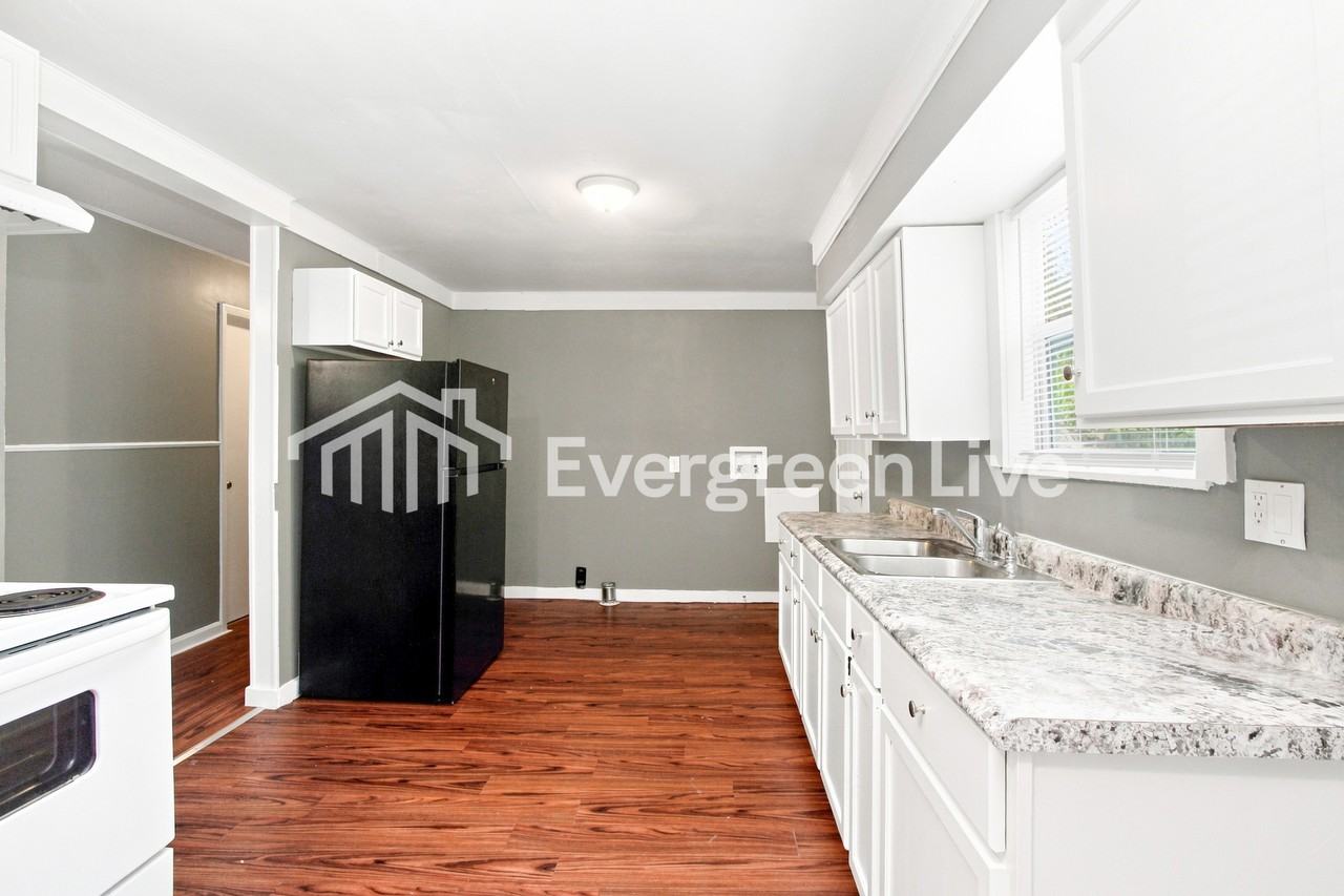 2825 Draper St - Photo 5 of 15