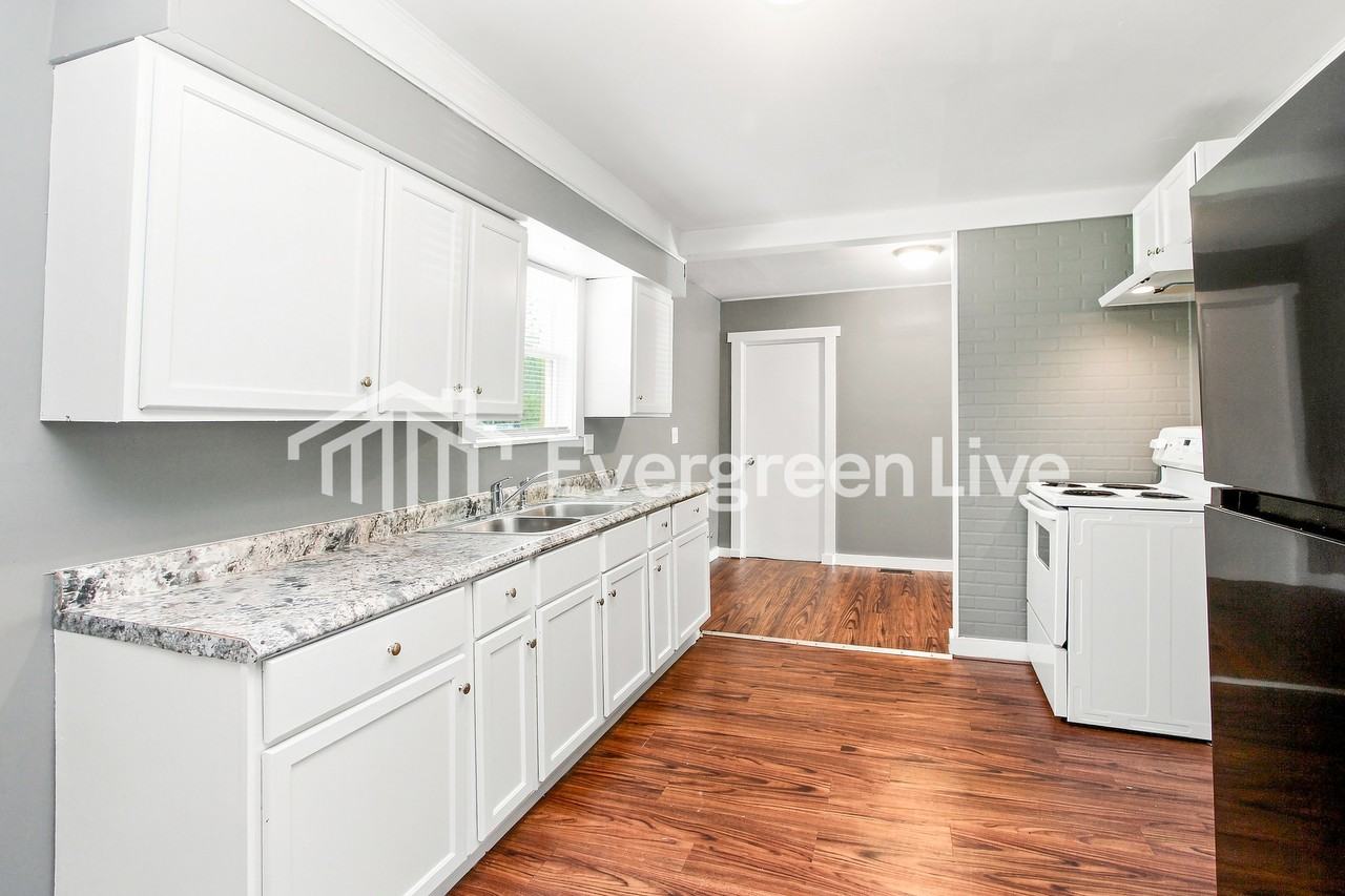 2825 Draper St - Photo 6 of 15