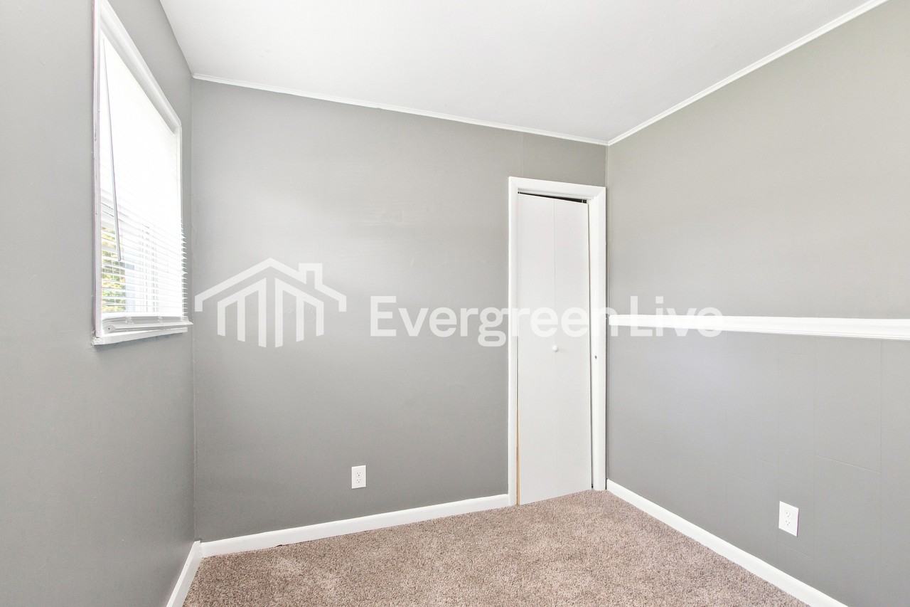 2825 Draper St - Photo 7 of 15
