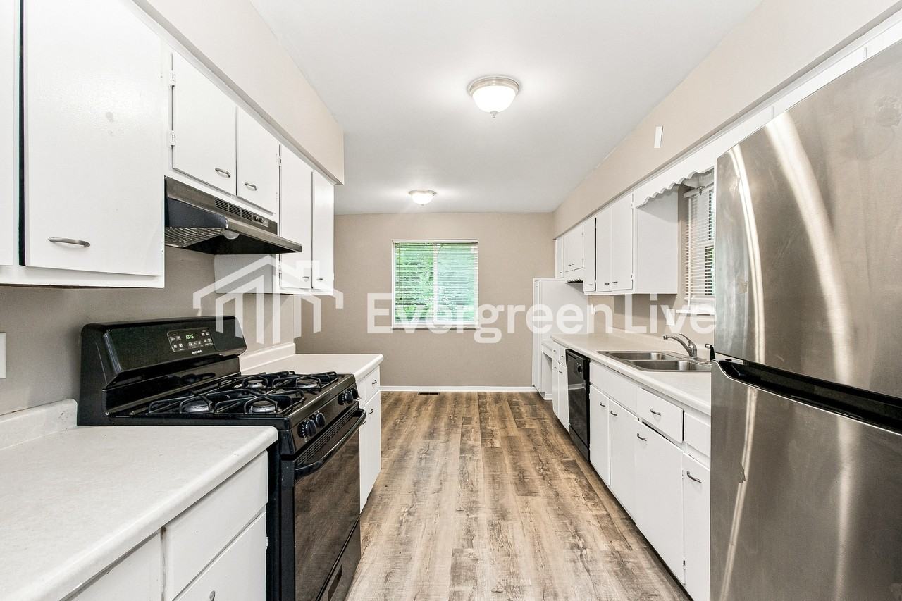 2310 Herod Ct - Photo 4 of 15