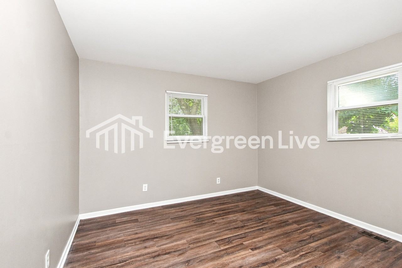2310 Herod Ct - Photo 5 of 15