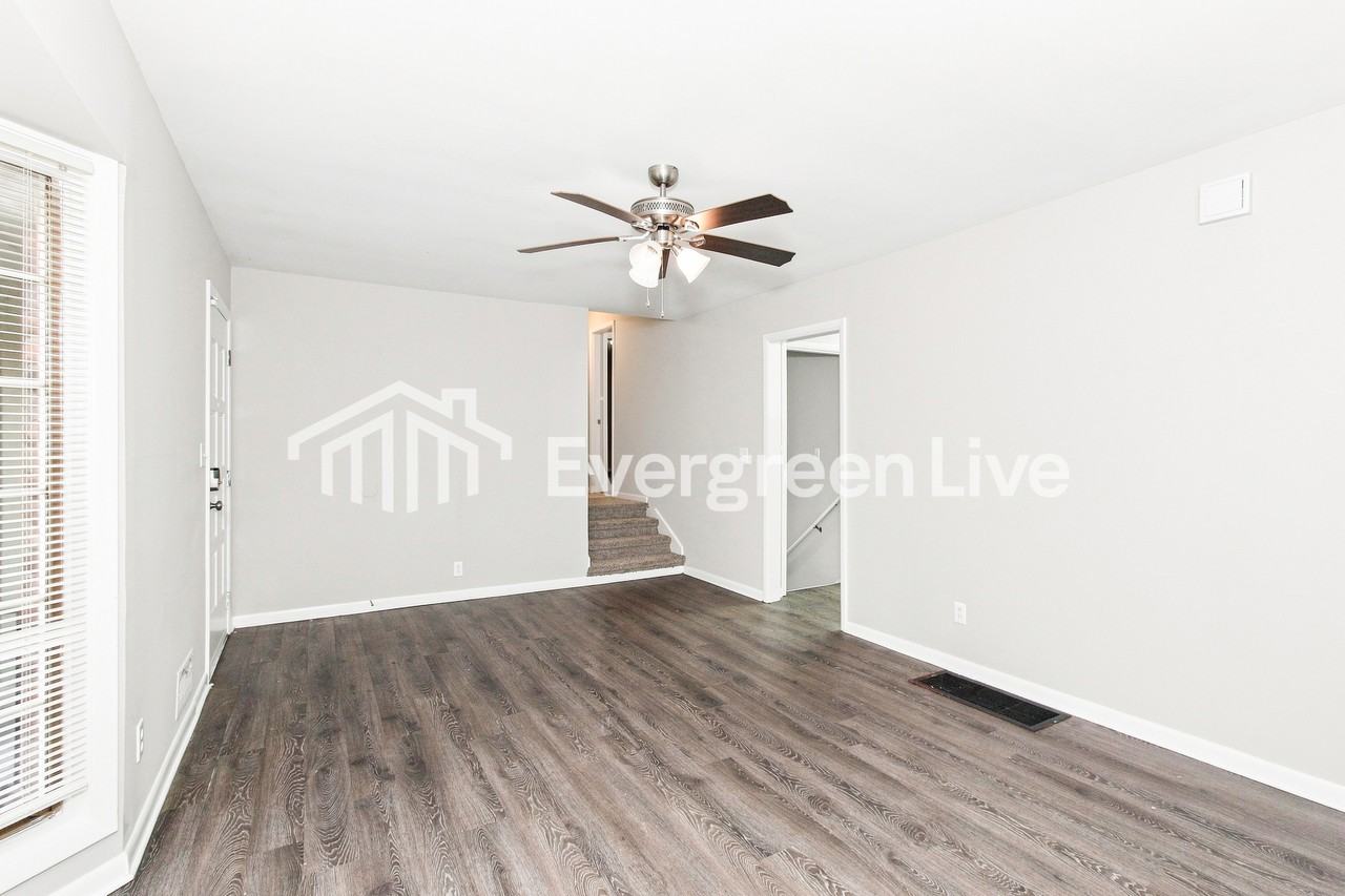 1025 Dawn Dr - Photo 3 of 15