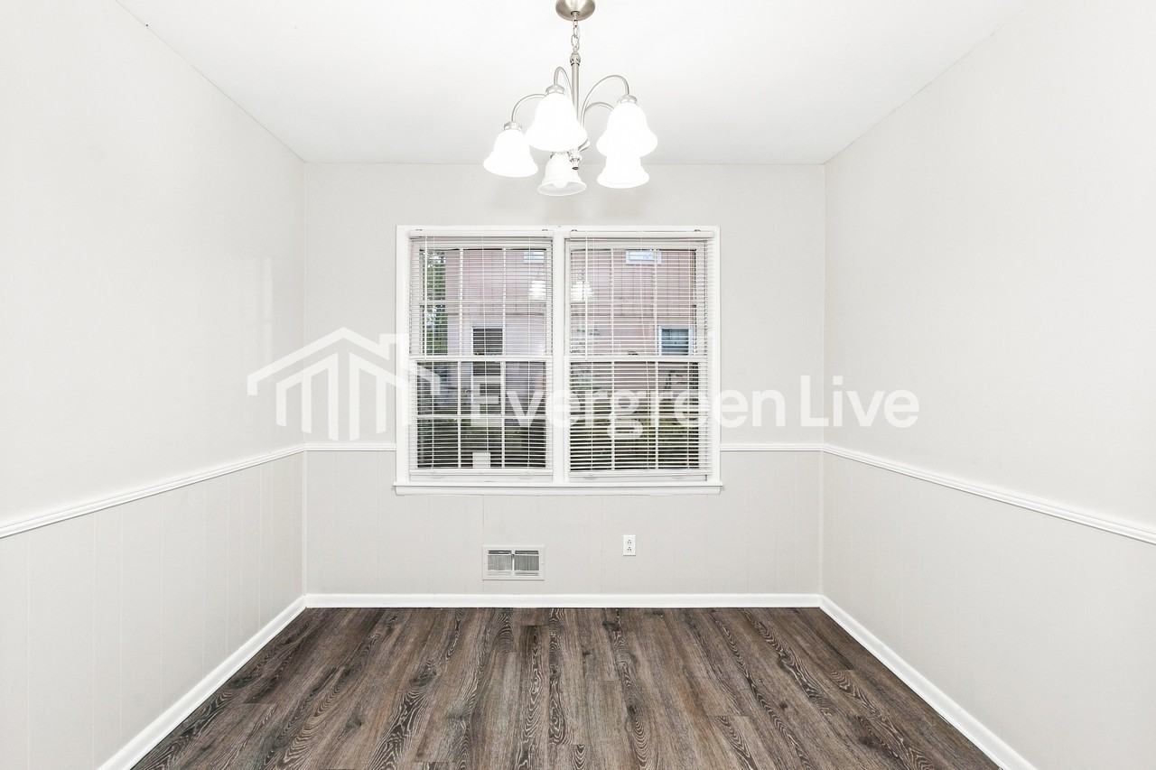 1025 Dawn Dr - Photo 4 of 15