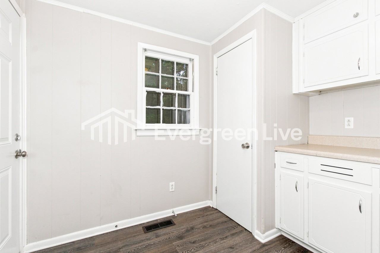 1025 Dawn Dr - Photo 6 of 15