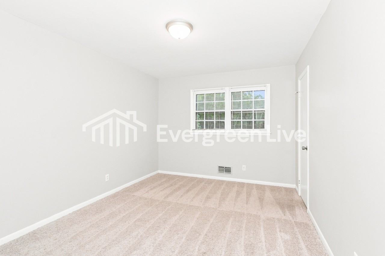 1025 Dawn Dr - Photo 7 of 15