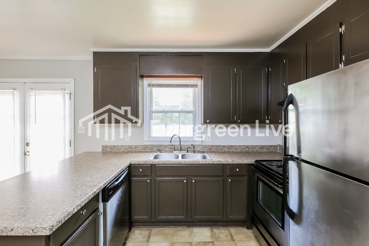 208 Maplewood Cir - Photo 3 of 15