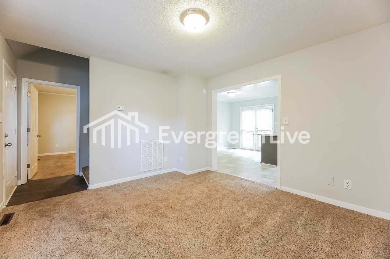 208 Maplewood Cir - Photo 4 of 15