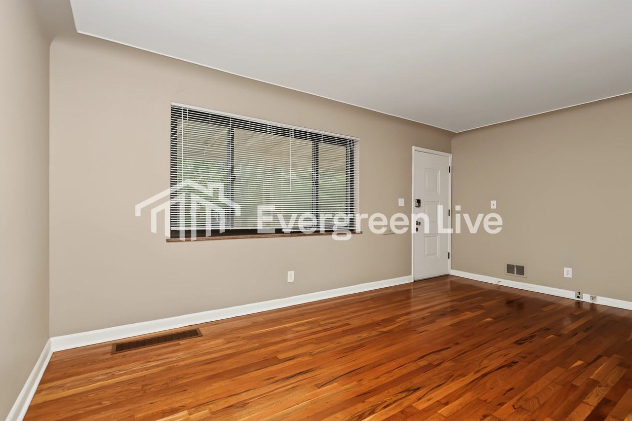 1016 Hempstead Dr - Photo 3 of 15