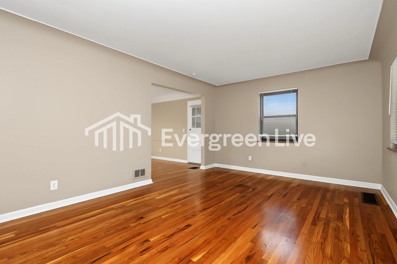 1016 Hempstead Dr - Photo 4 of 15