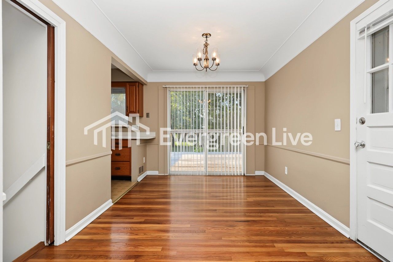 1016 Hempstead Dr - Photo 5 of 15