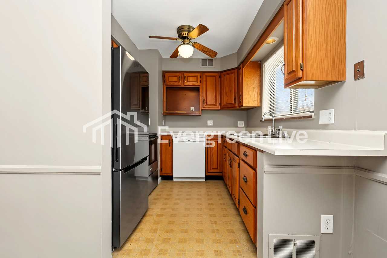 1016 Hempstead Dr - Photo 6 of 15