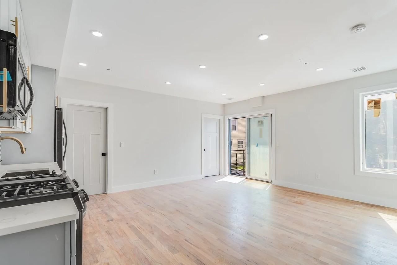 97 Condor St #5 - Photo 5 of 8