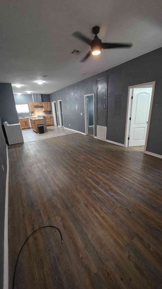 210 N Rowe St #B - Photo 3 of 19