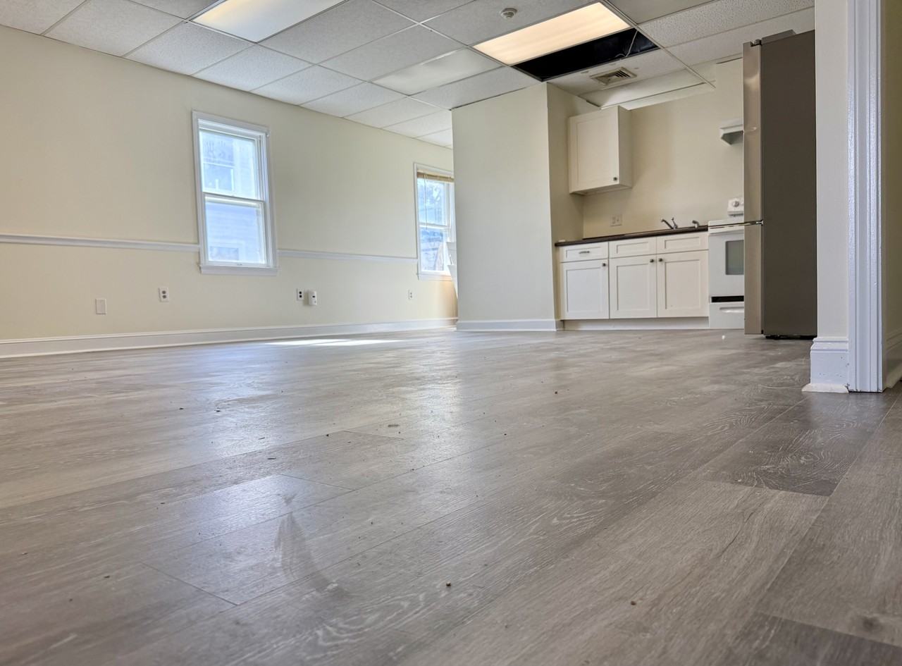 19 Central St #B - Photo 3 of 9