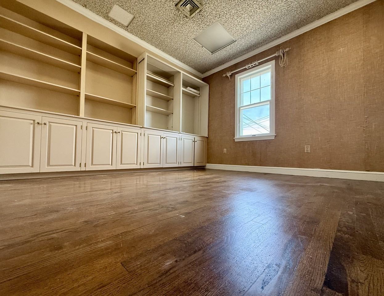 19 Central St #B - Photo 4 of 9
