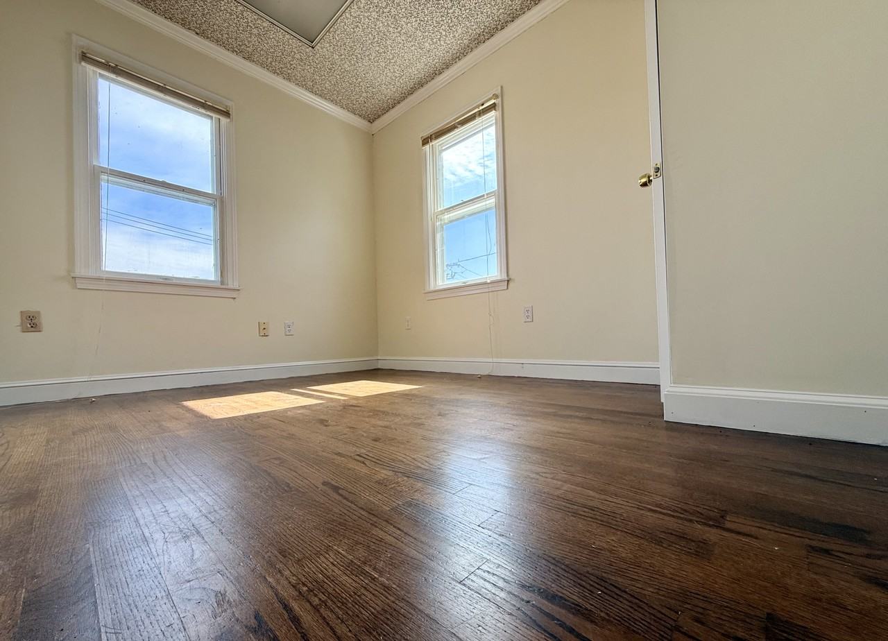 19 Central St #B - Photo 5 of 9