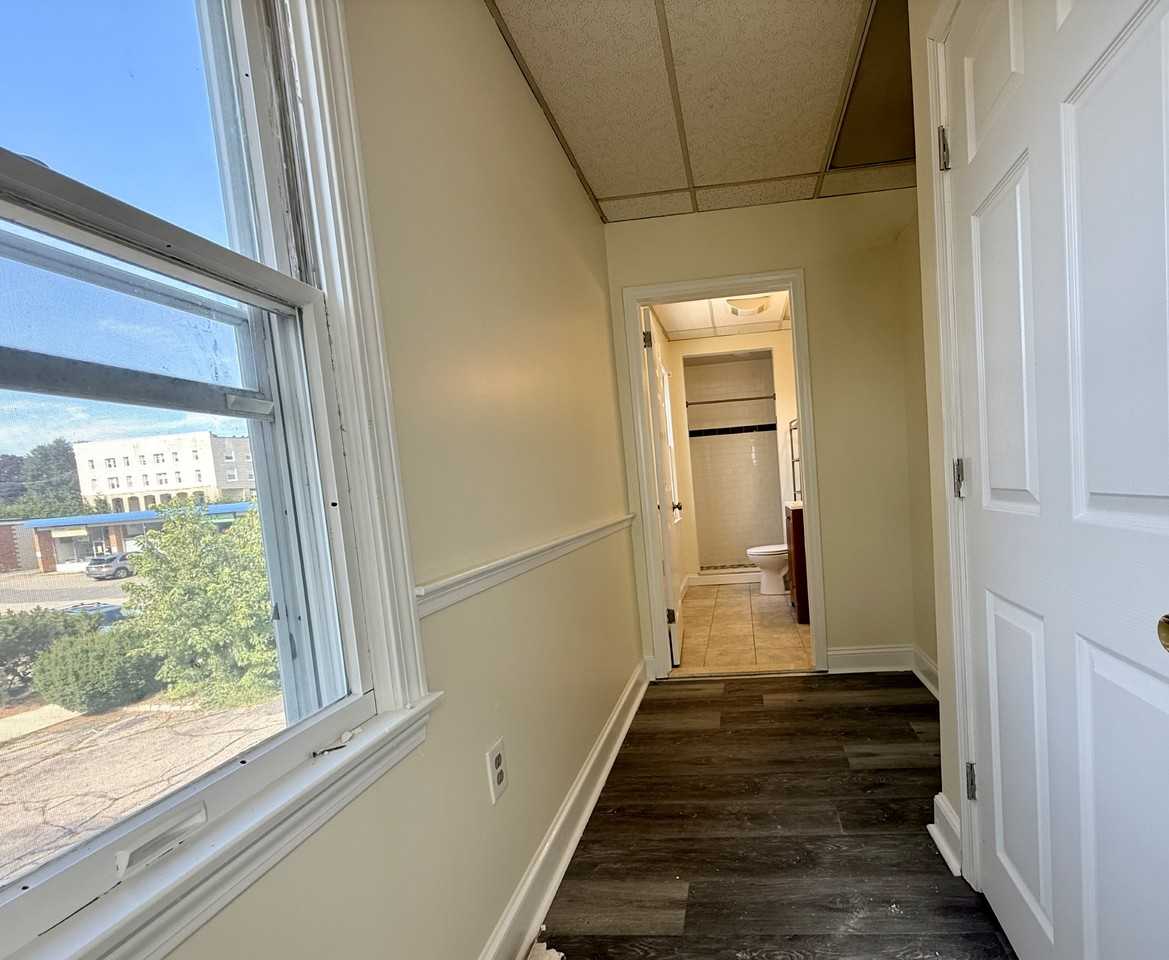 19 Central St #B - Photo 7 of 9