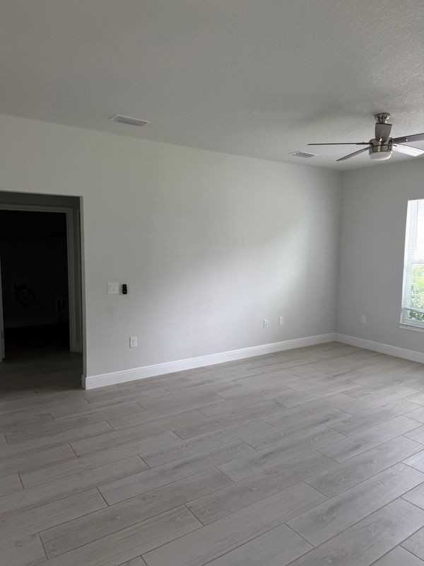 121 Carillo St Ne - Photo 2 of 24
