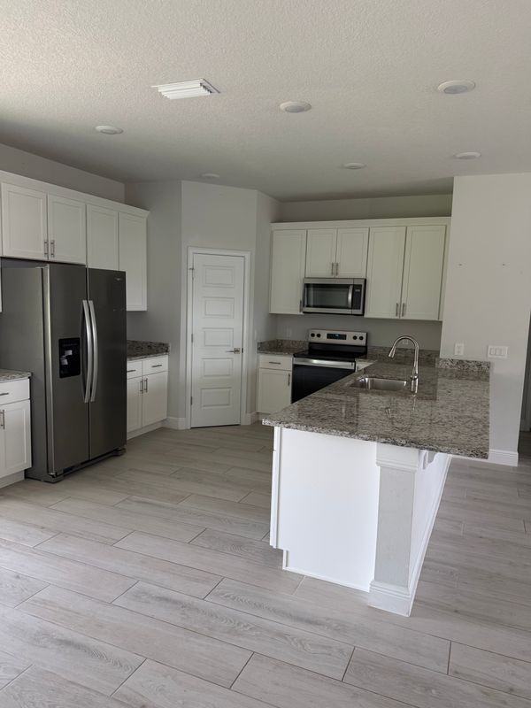 121 Carillo St Ne - Photo 3 of 24