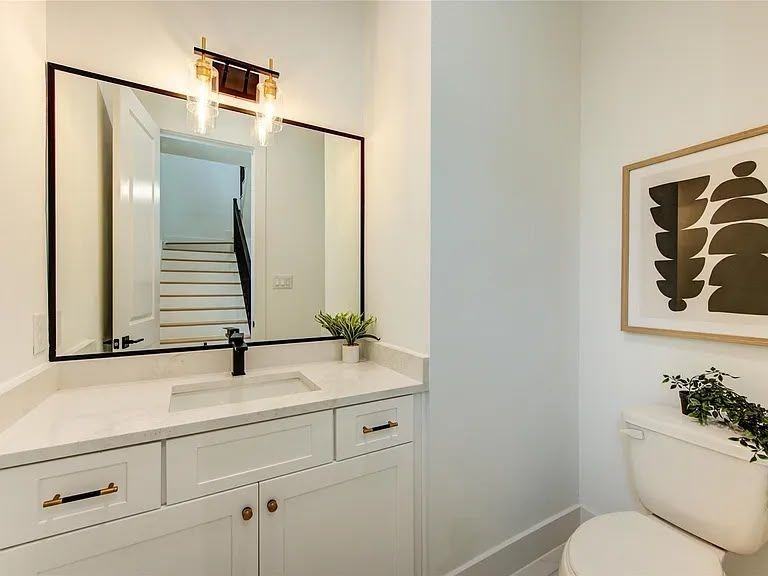 2308 Reinerman St - Photo 6 of 47