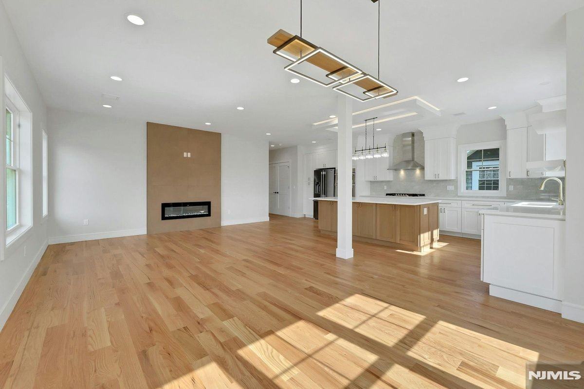 30 Centre St ##2 - Photo 5 of 22