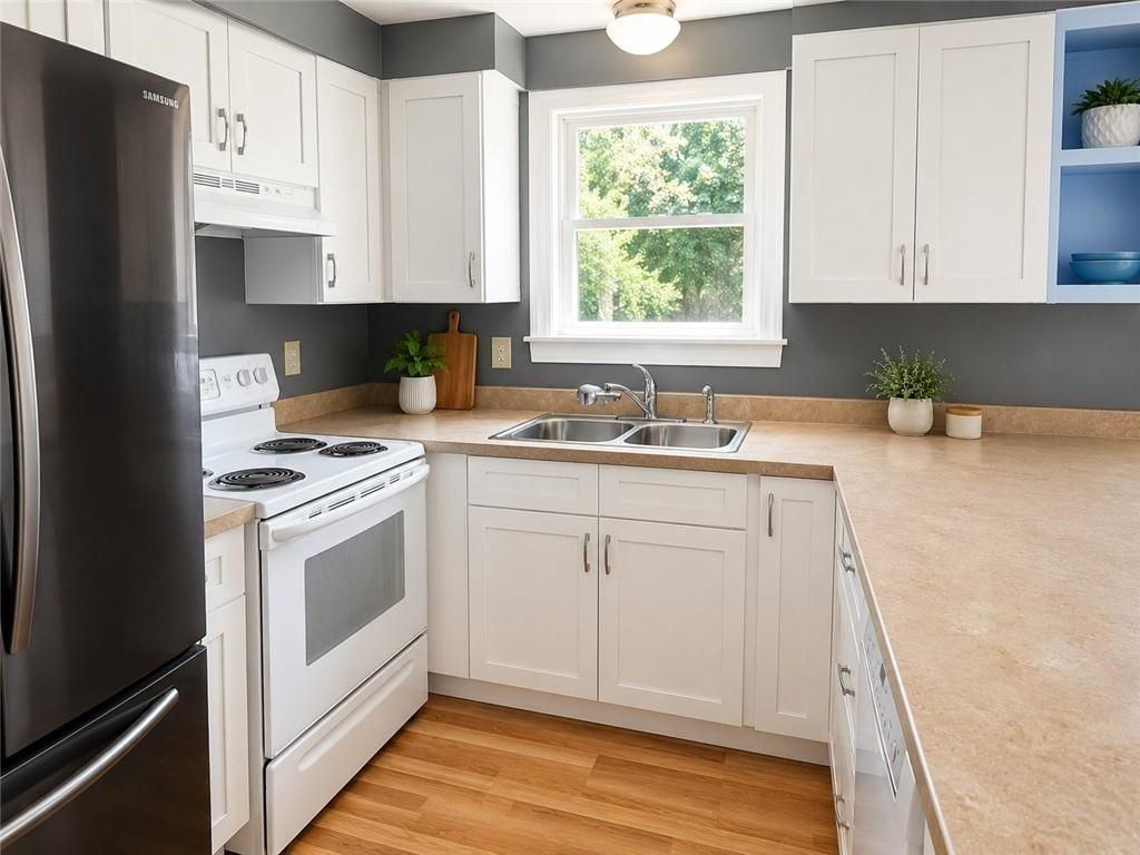 26 Durkin Dr - Photo 3 of 10