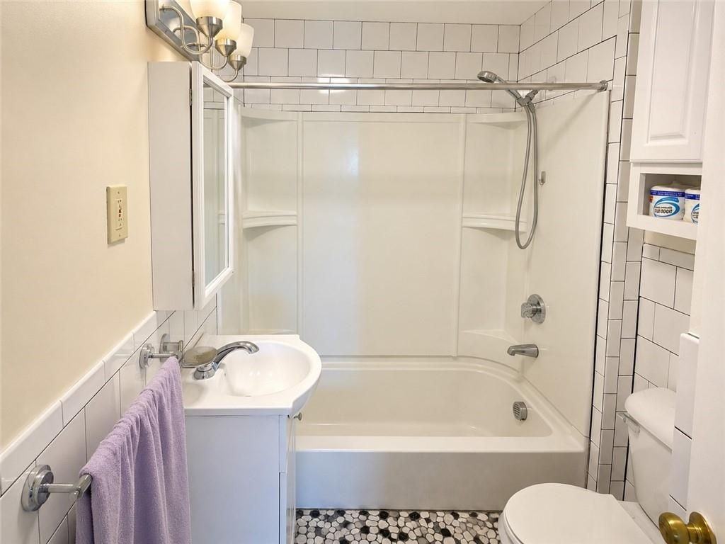 26 Durkin Dr - Photo 4 of 10