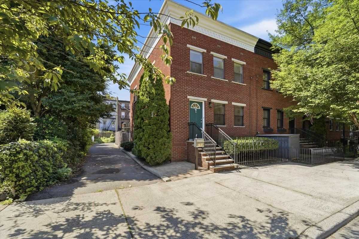 295 9th St - Photo 2 of 46