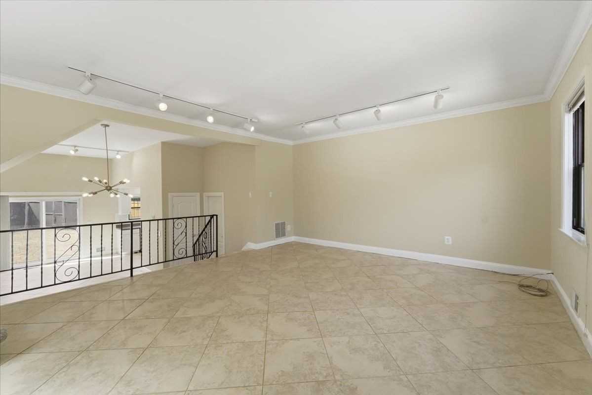 295 9th St - Photo 5 of 46