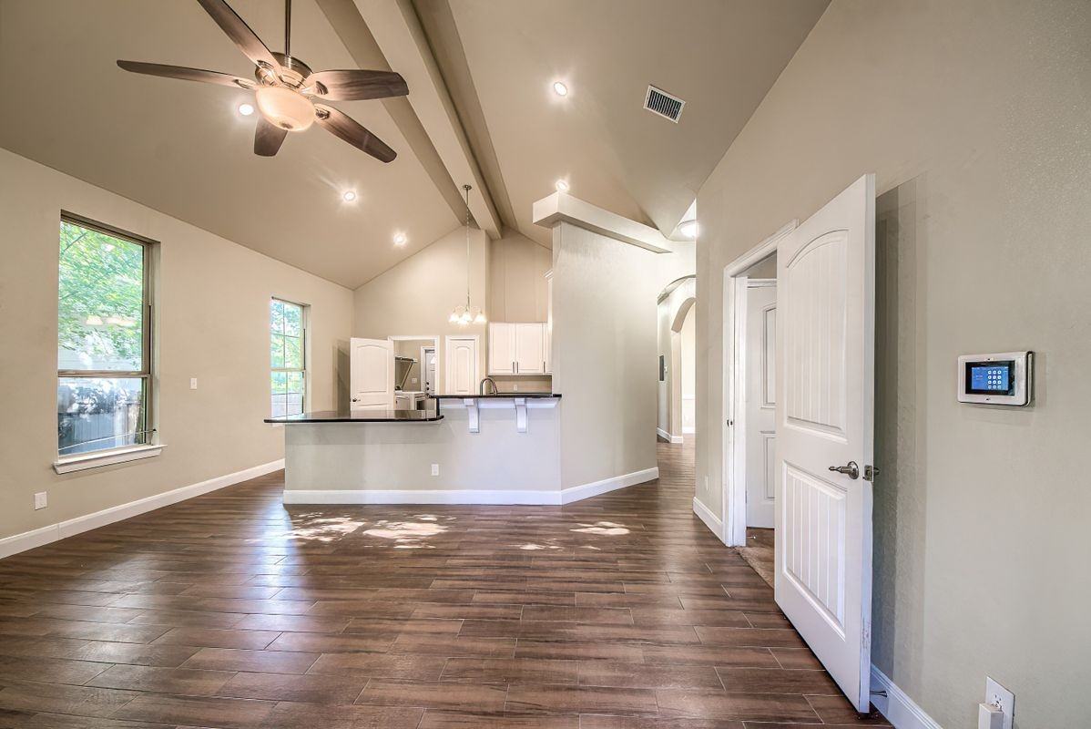 814 Poinsettia - Photo 6 of 31