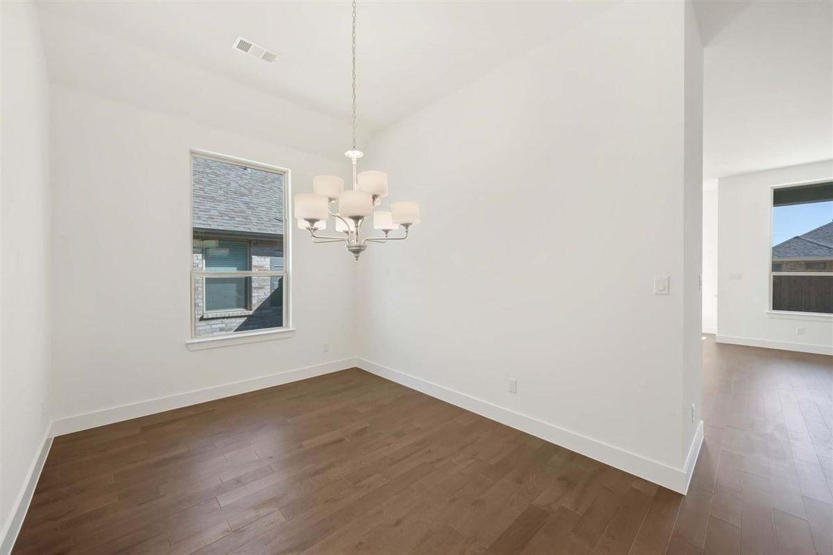 1815 Huntsman Way - Photo 3 of 7