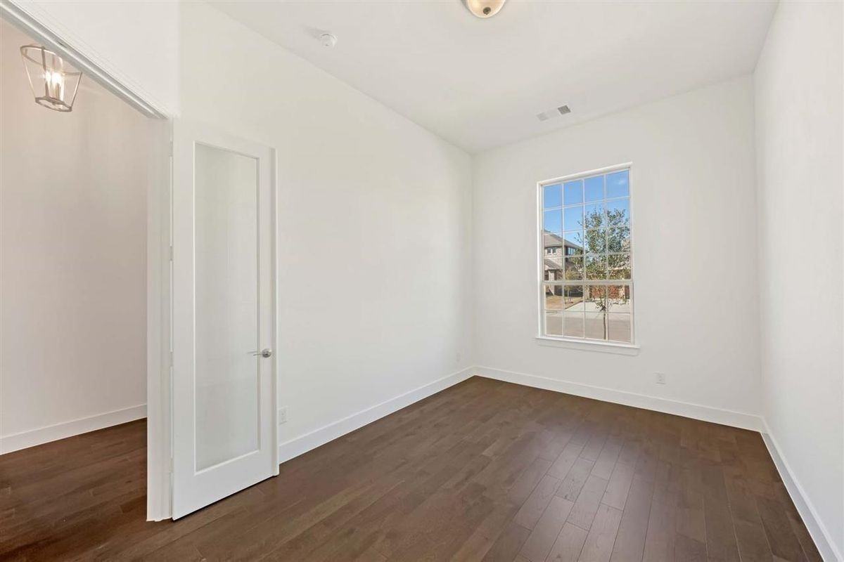 1815 Huntsman Way - Photo 4 of 7